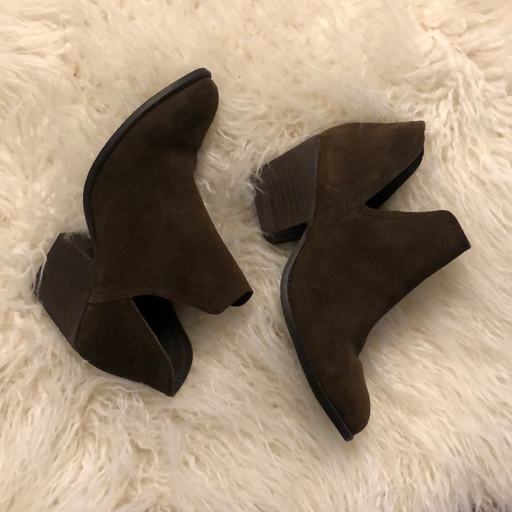 STEVE MADDEN dark olive green ankle bootie